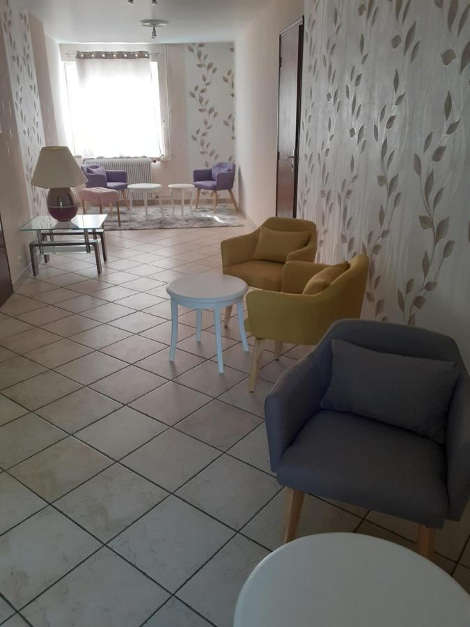 Logis Au Puits Enchante Saint-Martin-en-Bresse Luaran gambar