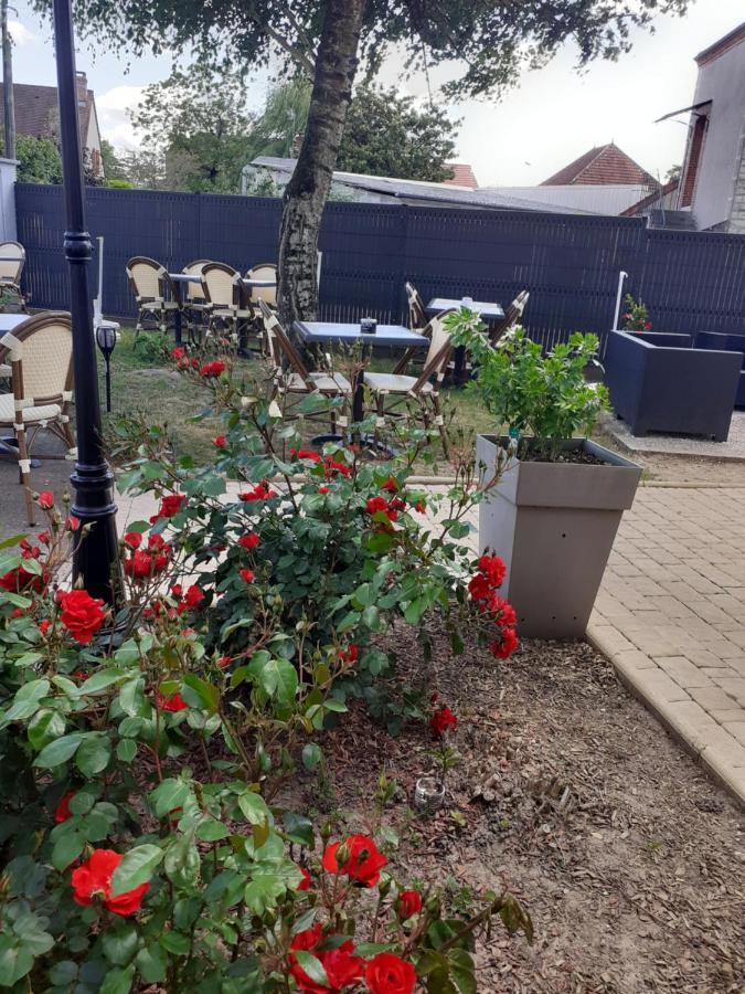 Logis Au Puits Enchante Saint-Martin-en-Bresse Luaran gambar