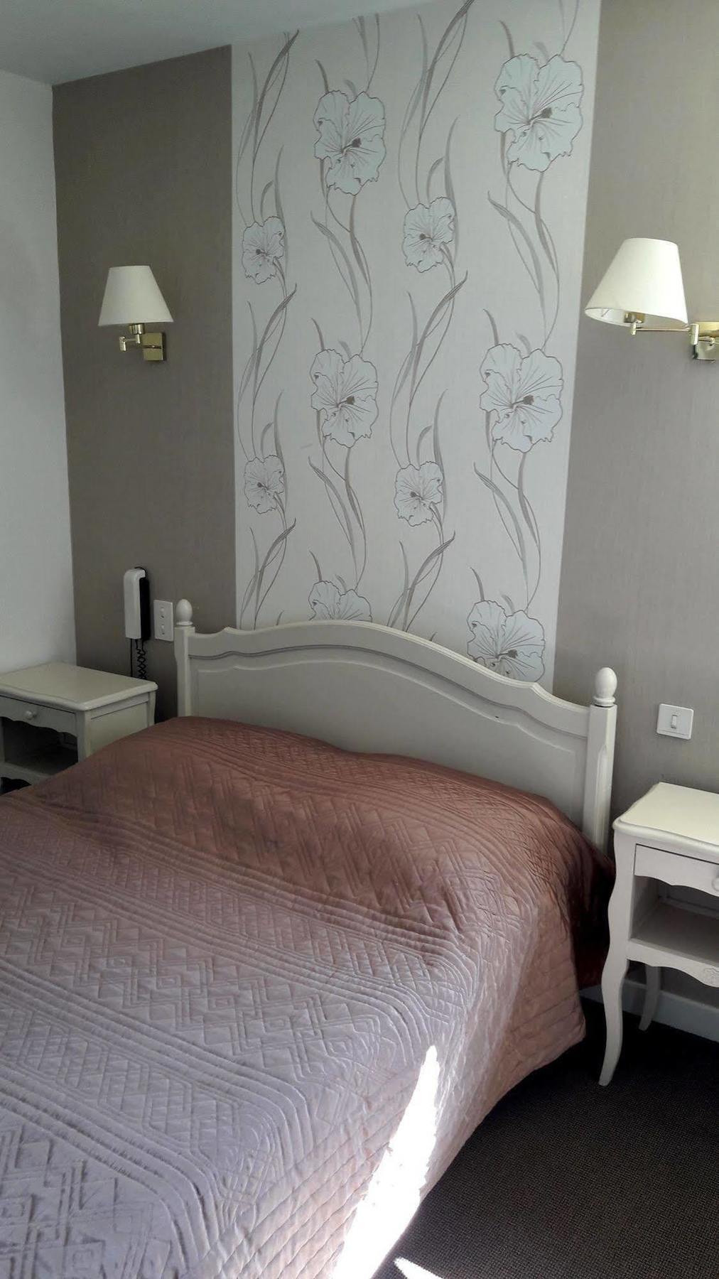 Logis Au Puits Enchante Saint-Martin-en-Bresse Luaran gambar